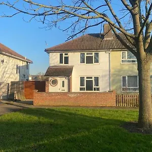 Modern 3 Bedroom House Holiday home